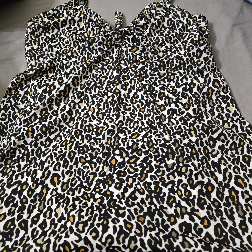 Leopard Print Sleeveless Top